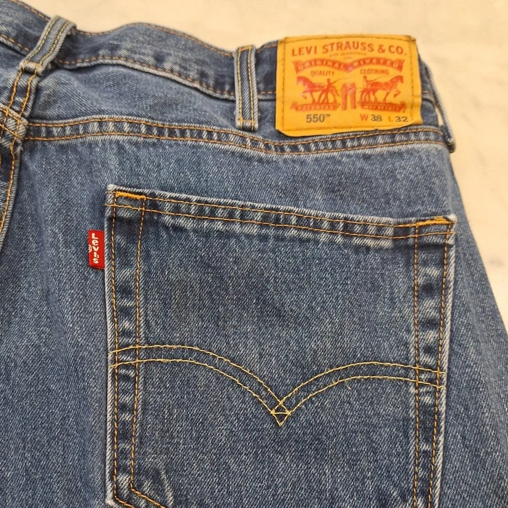 Levi's 550 Relaxed Fit Jeans Mens 38x32 (31) Blue Tapered Leg Denim Pants Casual